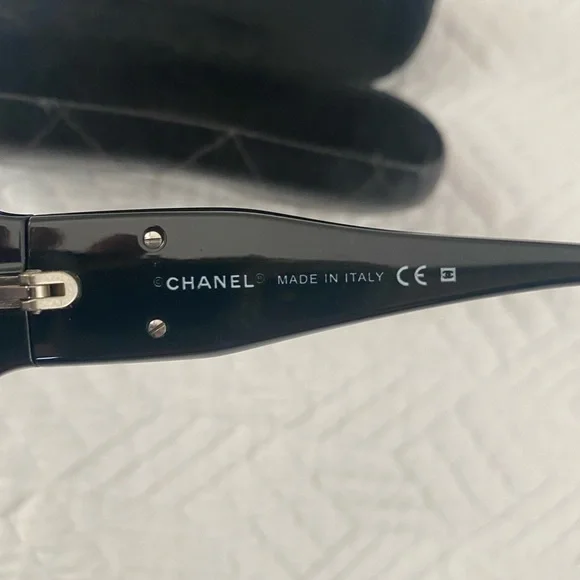 Chanel Black Quilted Sunglasses Case - Picture 4 of 9